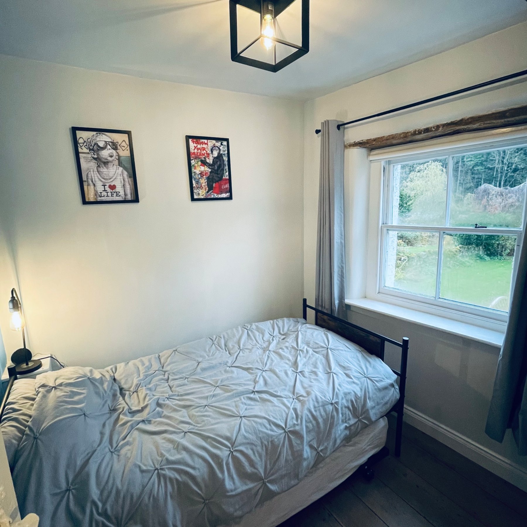 Riverside bedroom overlooking the garden